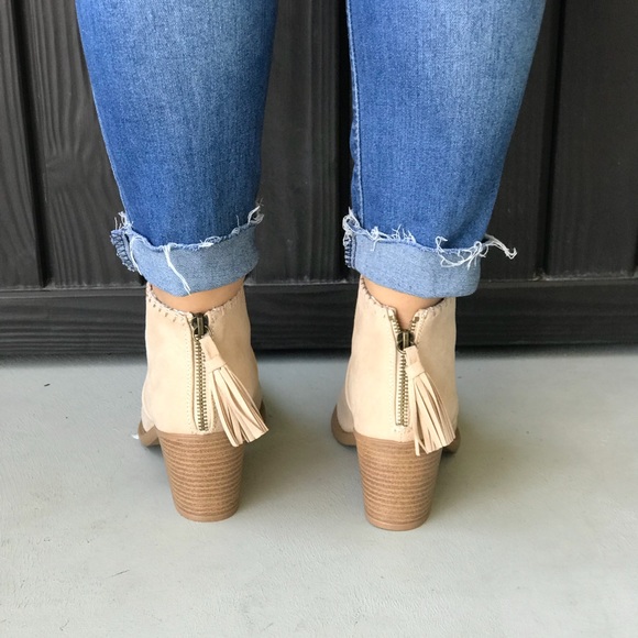 Blush Cream Western Stitched Ankle Bootie - Picture 4 of 5